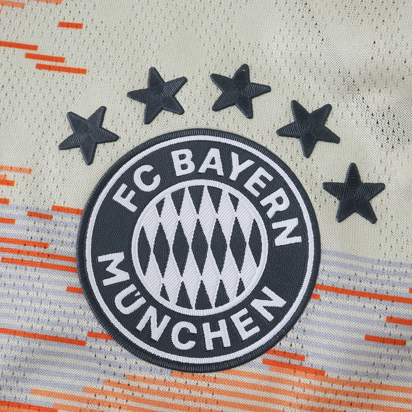 25/26 Fußball-Club Bayern München away Player TEE- CREAM