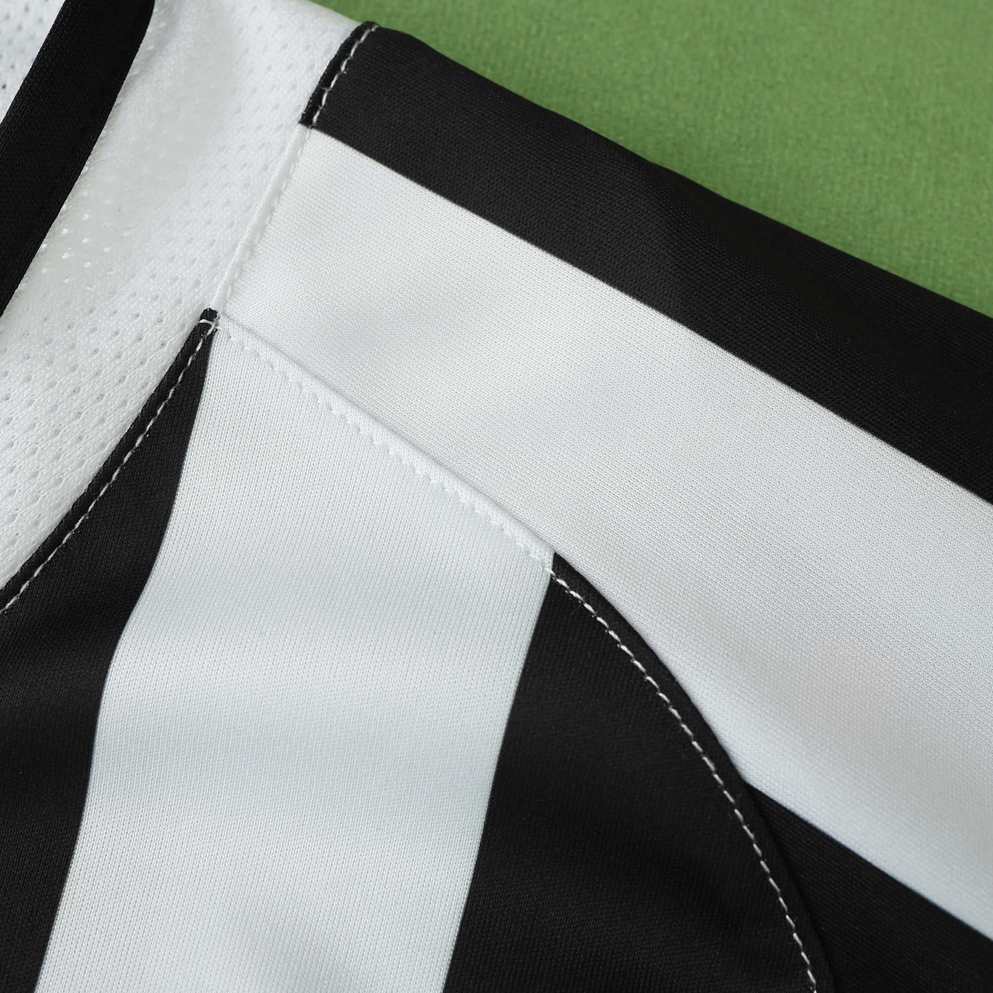 RETRO 04/05 Juventus Home FanTEE- WHITE & BLACK