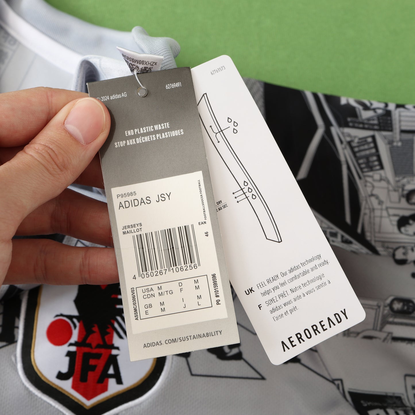24/25 Japan Graphic  TEE - Black & White