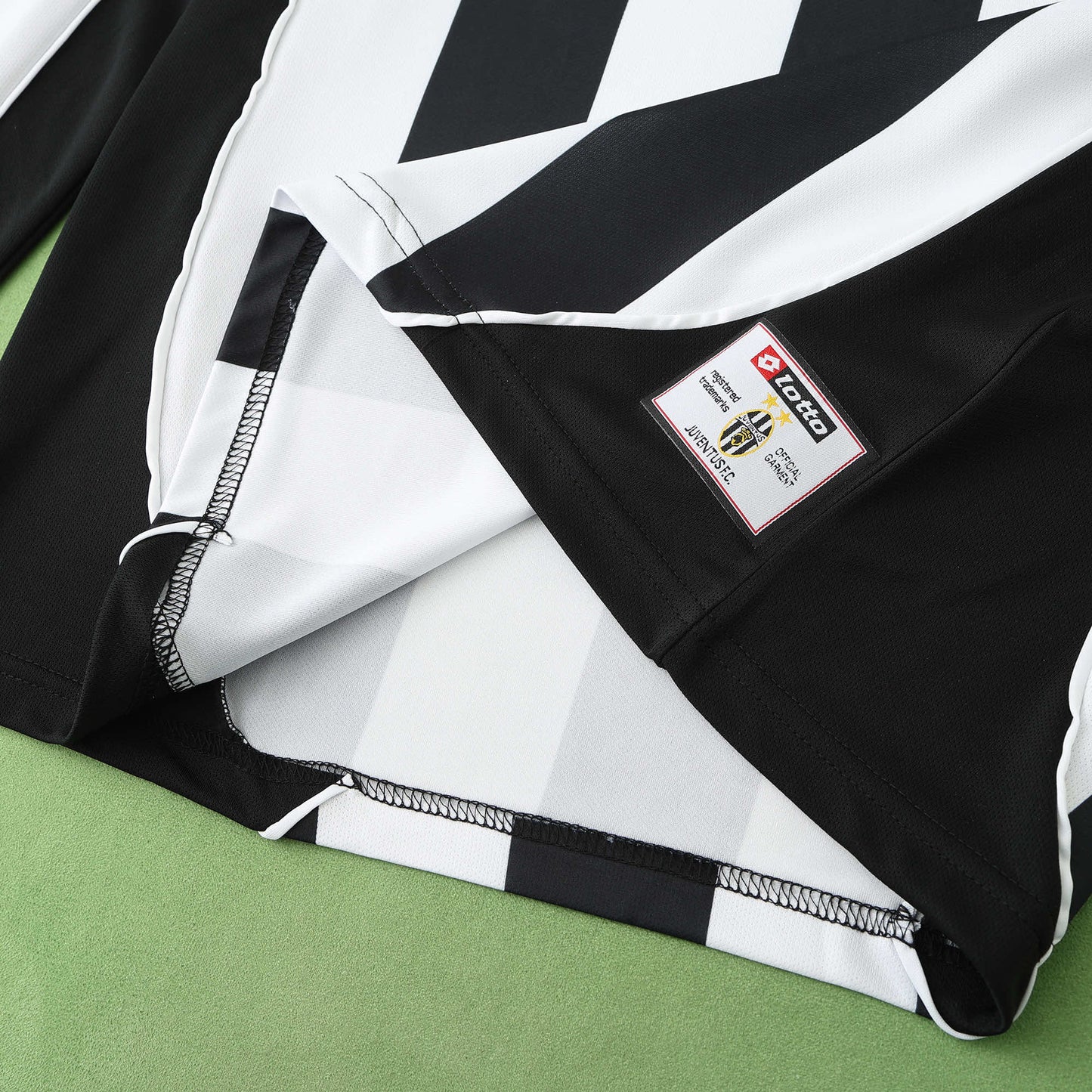 RETRO 02/03 Juventus Home Fan Long Sleeved- WHITE & BLACK