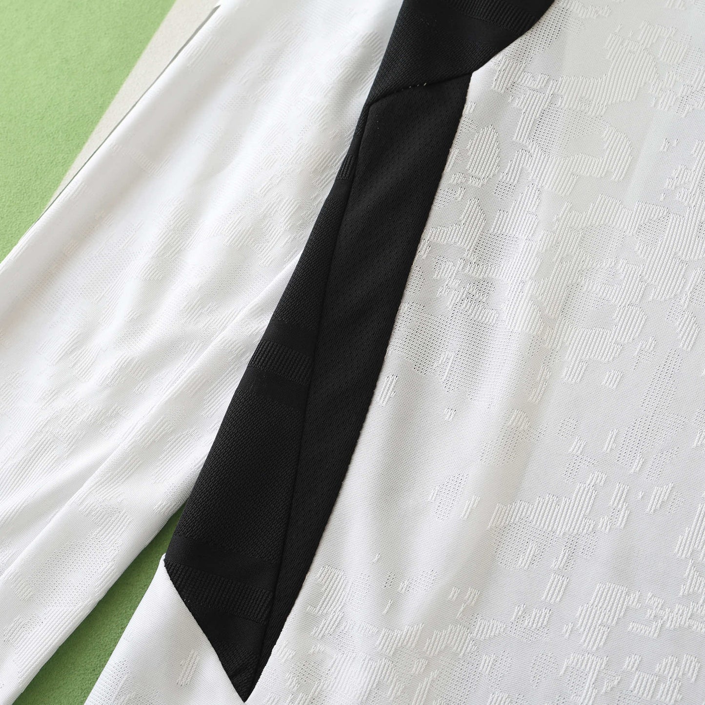 24/25 Juventus Home Player Long Sleeved- WHITE & BLACK