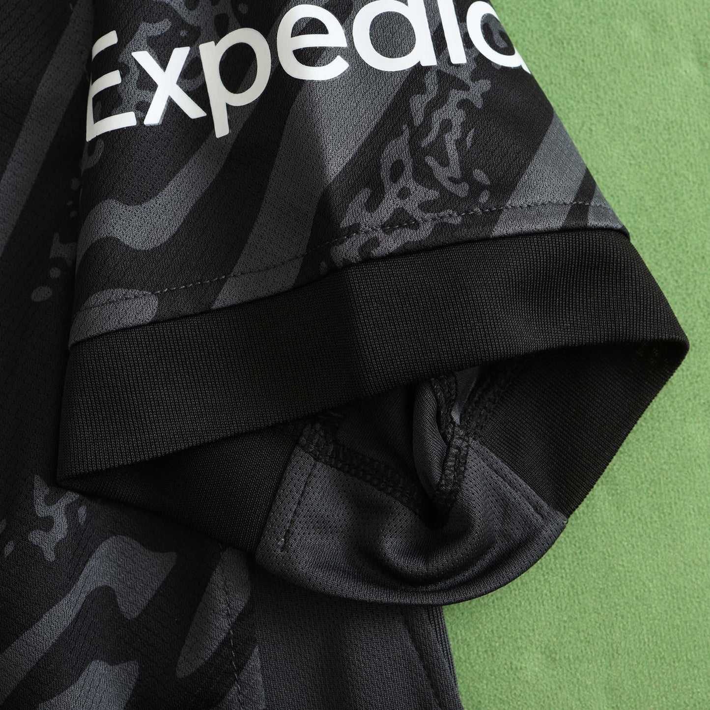 24/25 Liverpool Black goalkeeper Fan- BLACK