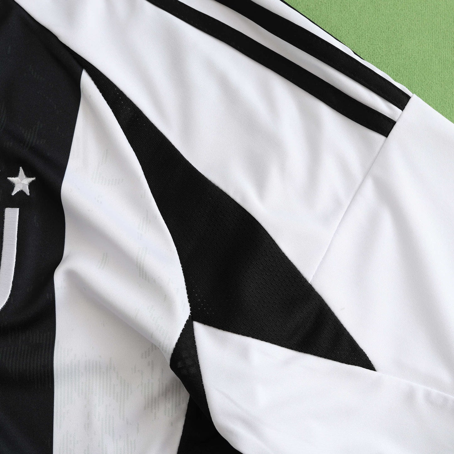 24/25 Juventus Home Fan TEE- BLACK & WHITE