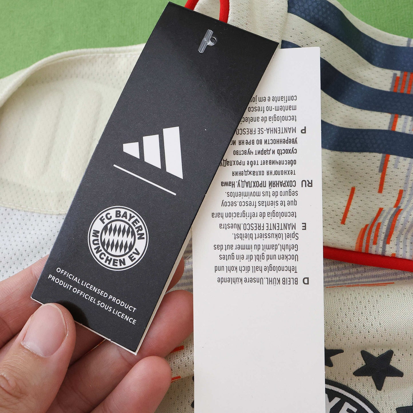25/26 Fußball-Club Bayern München away Player TEE- CREAM