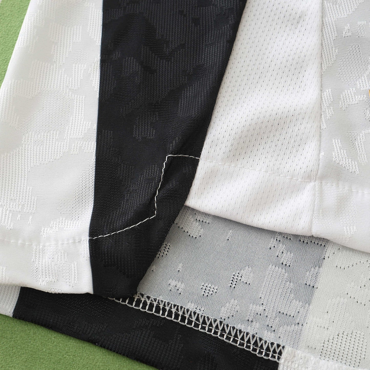 24/25 Juventus Home Player Long Sleeved- WHITE & BLACK